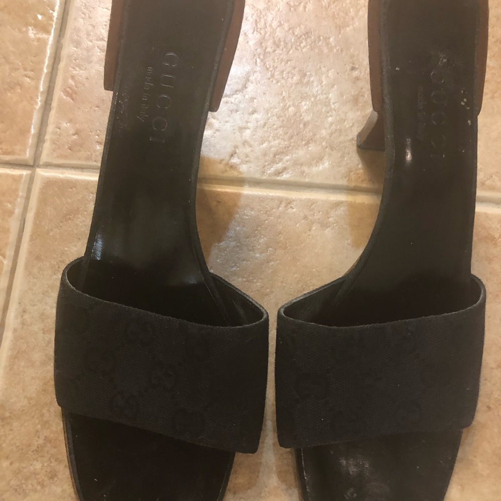 Authentic Gucci sandal / slide